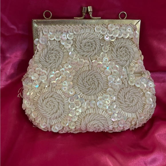 Handbags - Vintage Elegant Cream Beaded Clutch